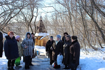 Проживающие Энгельсского дома-интерната посетили святой источник Параскевы Пятницы